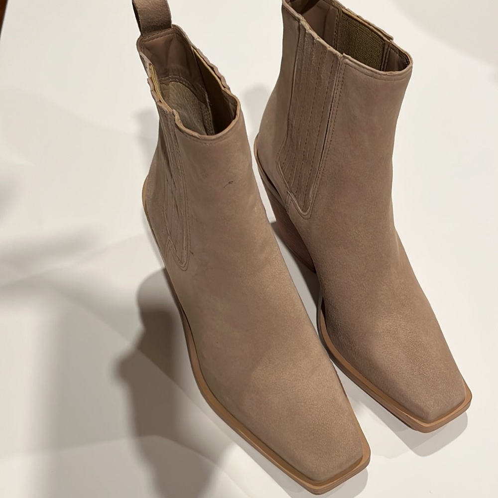 Vince camuto boots worn once tan
